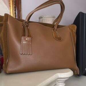 Longchamp Penelope Tote Bag with Structured Design and Decorative Tassels